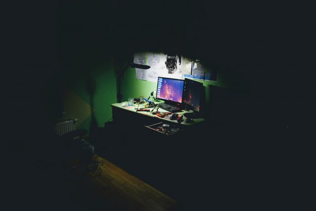 computer-notte Cyberbullismo